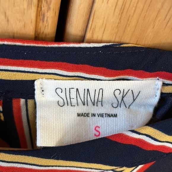 Sienna Sky Halter Neck Pantsuit/Jumpsuit size Small - Picture 3 of 7